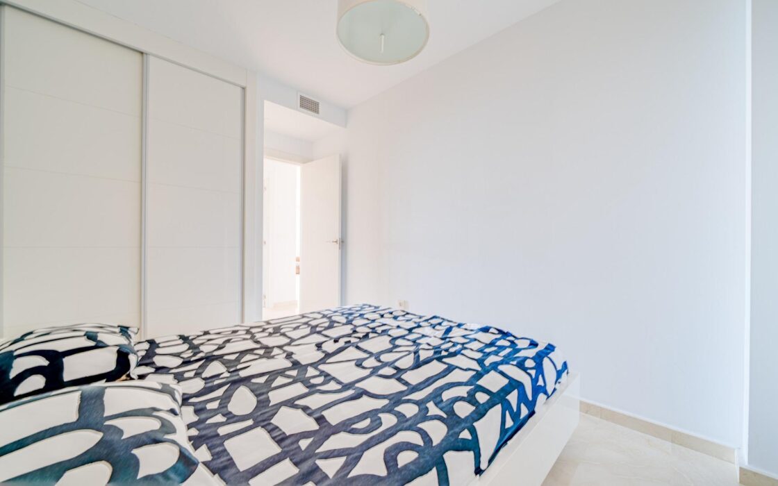 Двокімнатна квартира біля моря з терасою у ВільяХойоса 90 кв.м