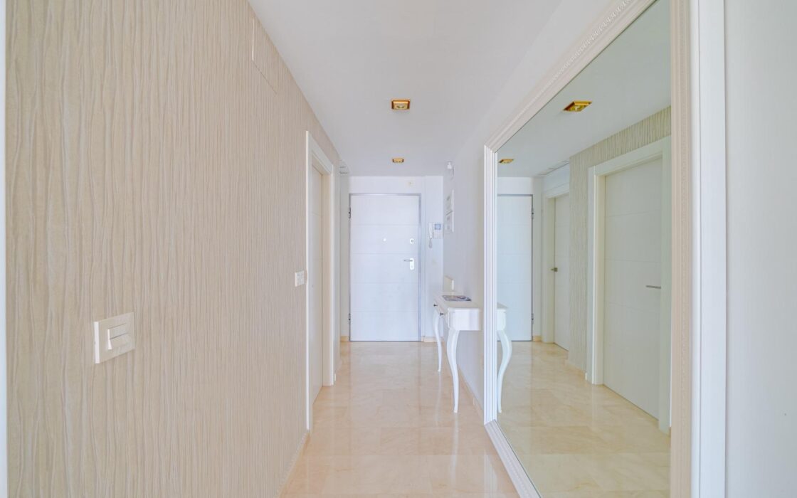 Двокімнатна квартира біля моря з терасою у ВільяХойоса 90 кв.м