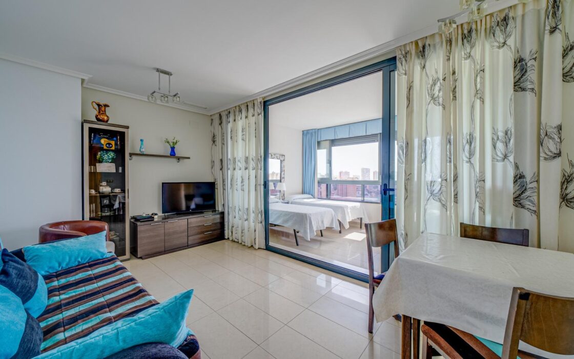 Квартира в Бенидорме с террасой и видом на море 92 кв.м