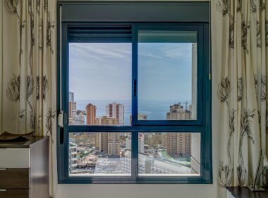 Квартира в Бенидорме с террасой и видом на море 92 кв.м