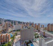 Квартира в Бенидорме с террасой и видом на море 92 кв.м