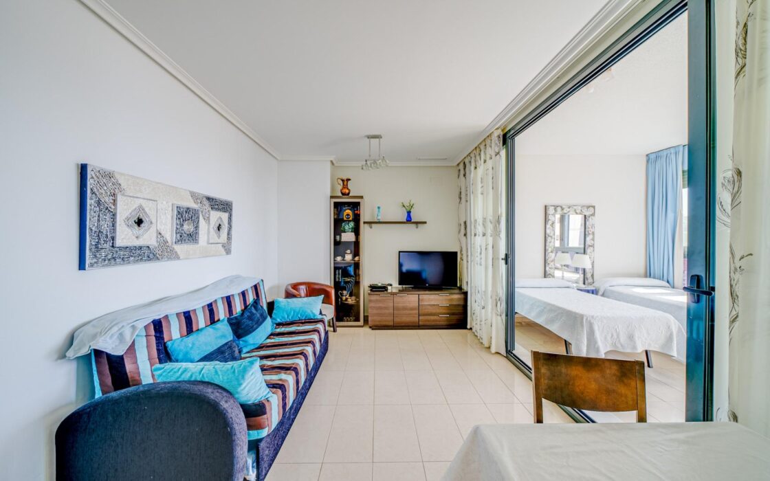 Квартира в Бенидорме с террасой и видом на море 92 кв.м