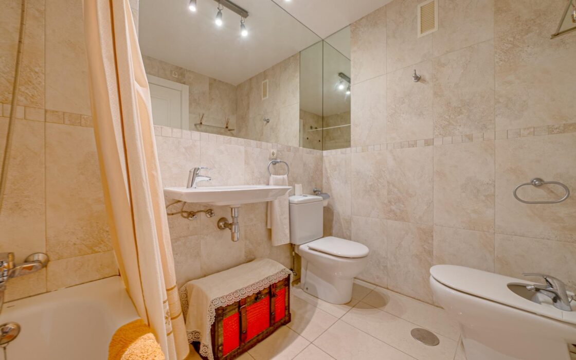 Квартира в Бенидорме с террасой и видом на море 92 кв.м