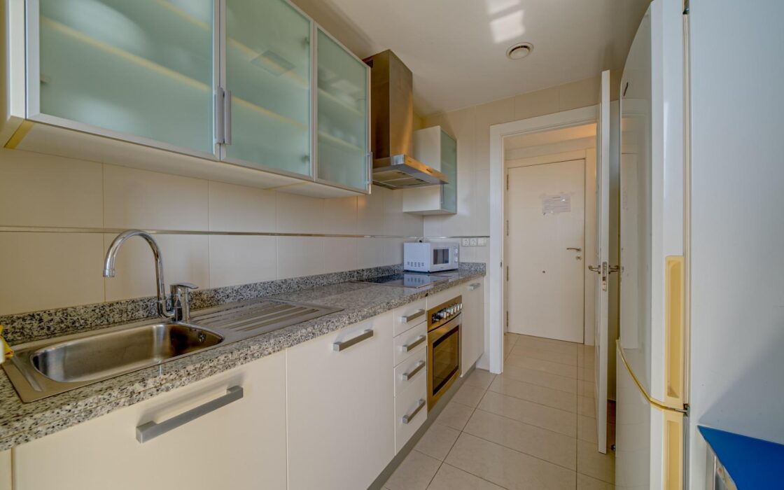 Квартира в Бенидорме с террасой и видом на море 92 кв.м