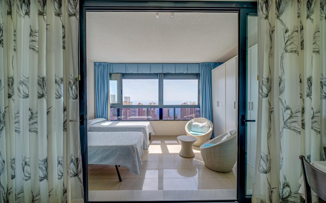 Квартира в Бенидорме с террасой и видом на море 92 кв.м