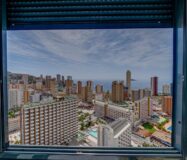 Квартира в Бенидорме с террасой и видом на море 92 кв.м