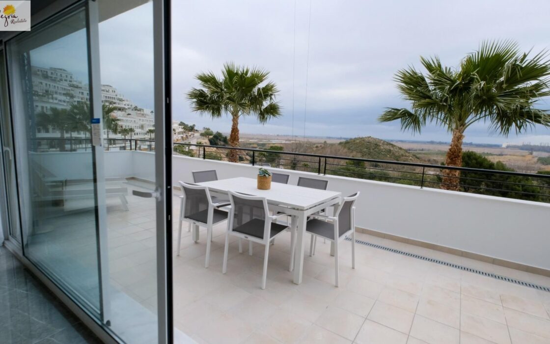 Апартаменти в Хересі 88 кв.м з видом на море терраса