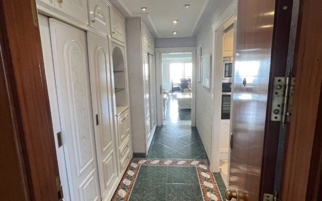 Продаются Апартаменты с Видом на Море в Бенидорме 110 кв.м.