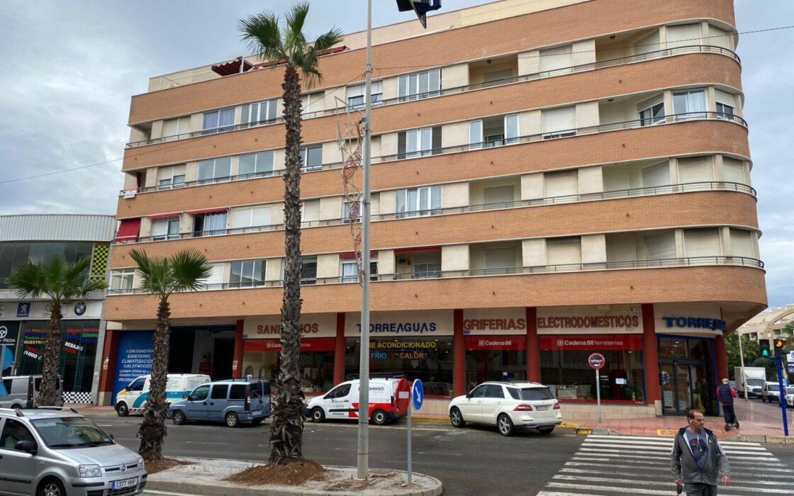 Апартаменти в Торрев’єсі 213 кв.м з терасою біля моря