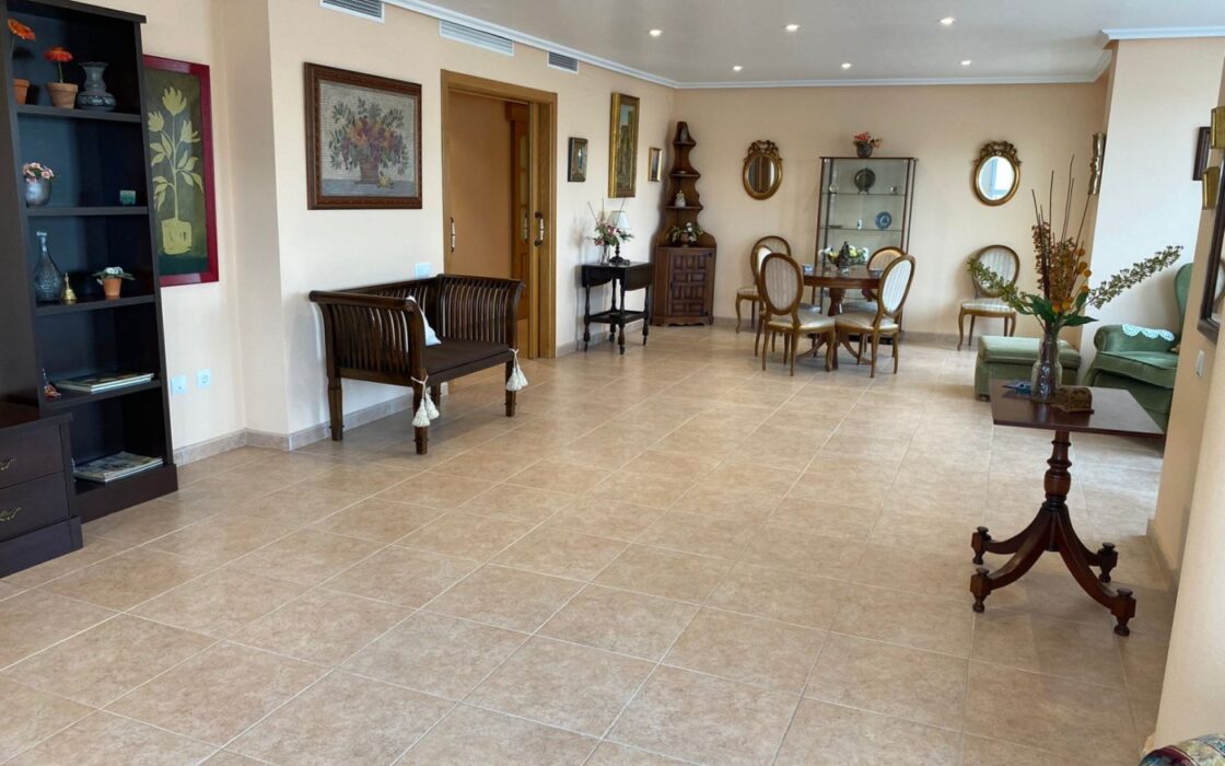 Апартаменти в Торрев’єсі 213 кв.м з терасою біля моря