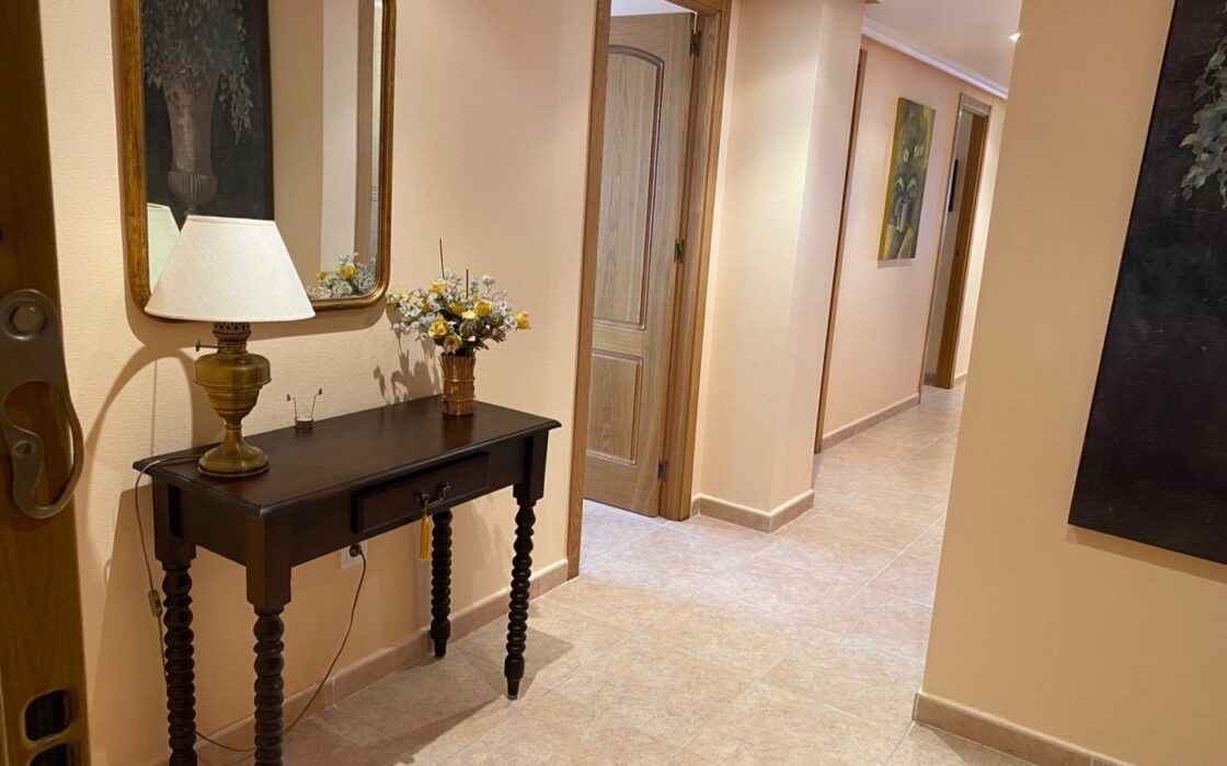 Апартаменти в Торрев’єсі 213 кв.м з терасою біля моря