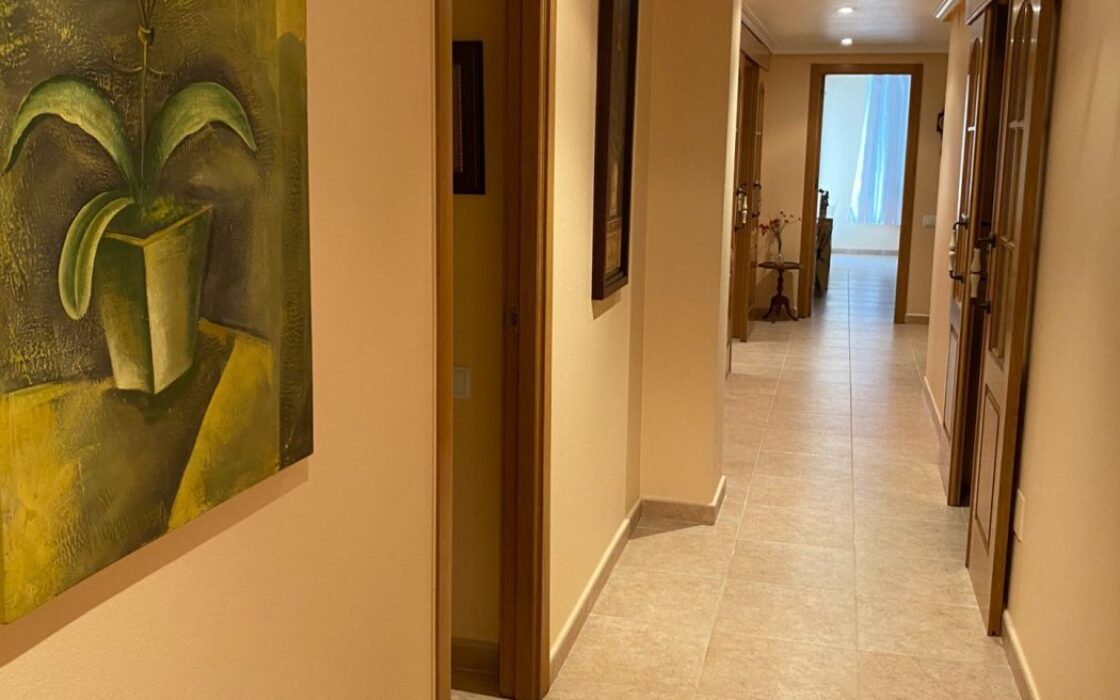 Апартаменти в Торрев’єсі 213 кв.м з терасою біля моря