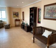 Апартаменти в Торрев’єсі 213 кв.м з терасою біля моря