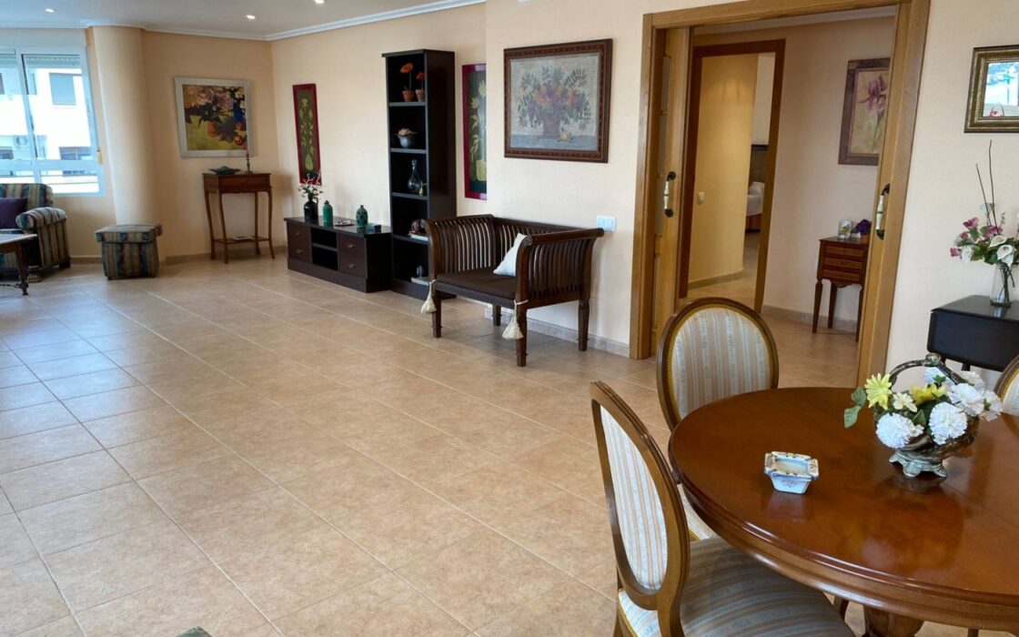 Апартаменти в Торрев’єсі 213 кв.м з терасою біля моря