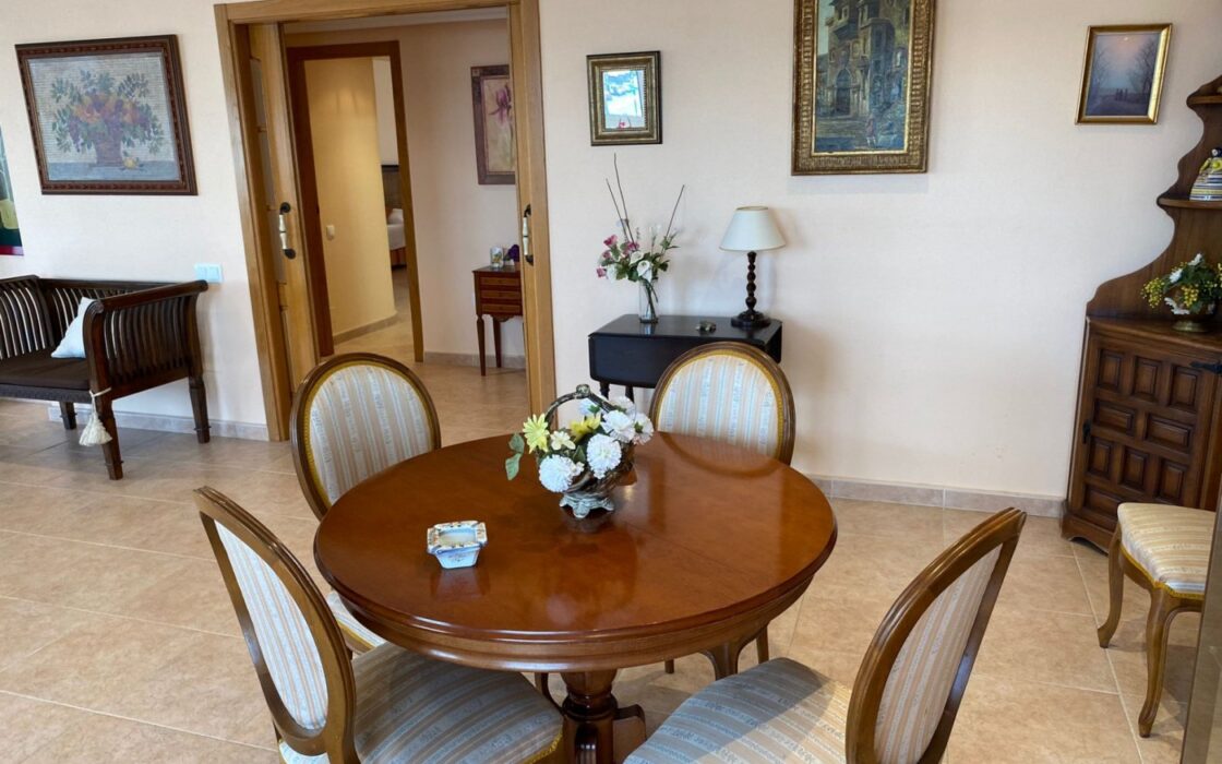 Апартаменти в Торрев’єсі 213 кв.м з терасою біля моря