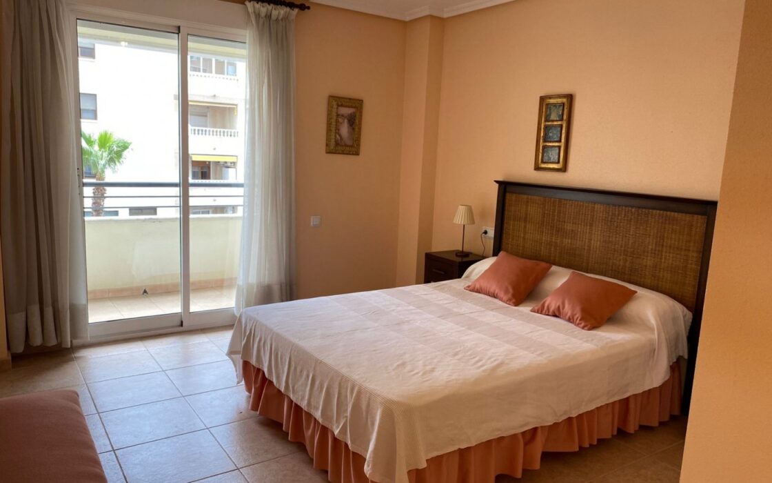 Апартаменти в Торрев’єсі 213 кв.м з терасою біля моря