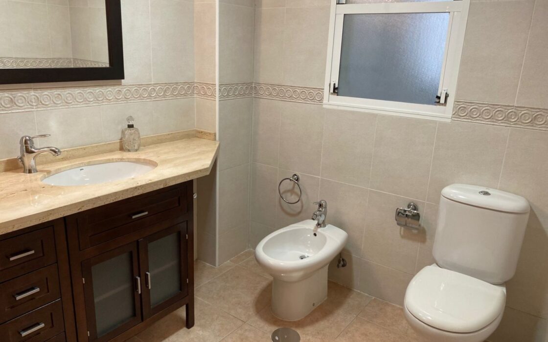 Апартаменти в Торрев’єсі 213 кв.м з терасою біля моря