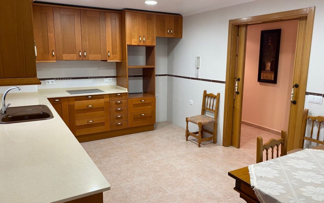 Апартаменти в Торрев’єсі 213 кв.м з терасою біля моря