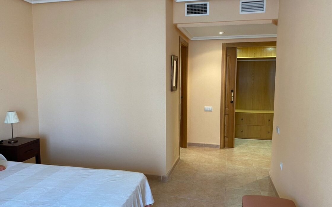 Апартаменти в Торрев’єсі 213 кв.м з терасою біля моря