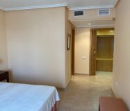 Апартаменти в Торрев’єсі 213 кв.м з терасою біля моря