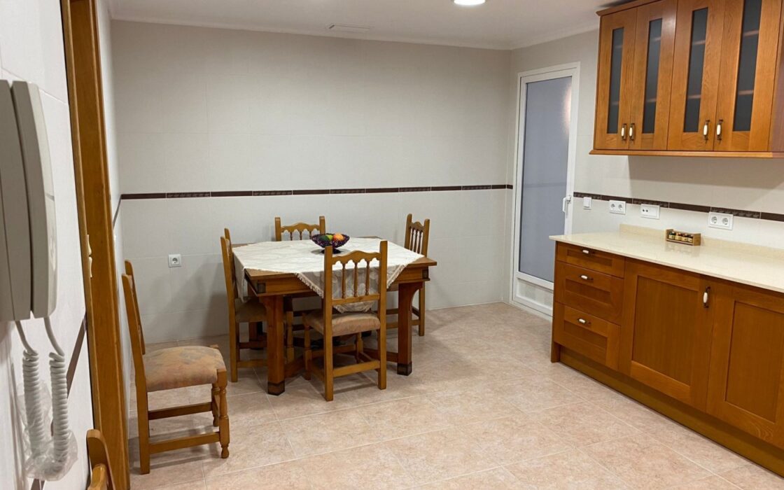 Апартаменти в Торрев’єсі 213 кв.м з терасою біля моря