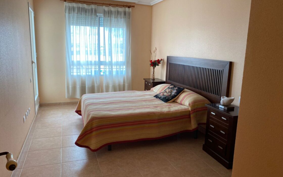 Апартаменти в Торрев’єсі 213 кв.м з терасою біля моря