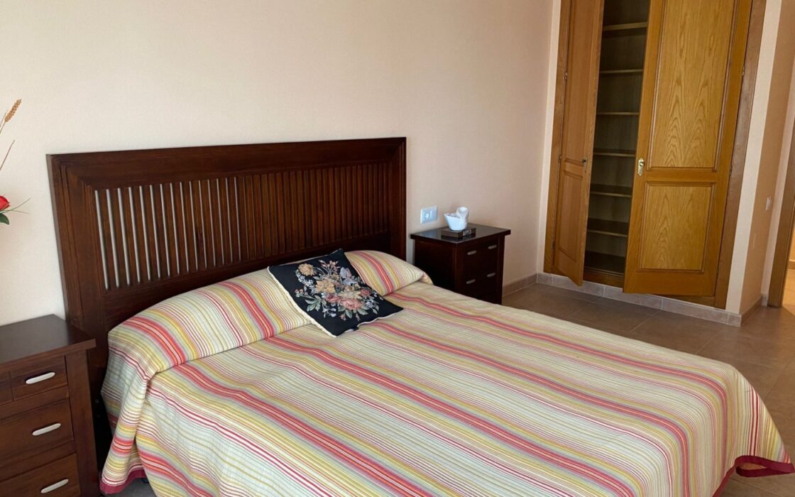 Апартаменти в Торрев’єсі 213 кв.м з терасою біля моря