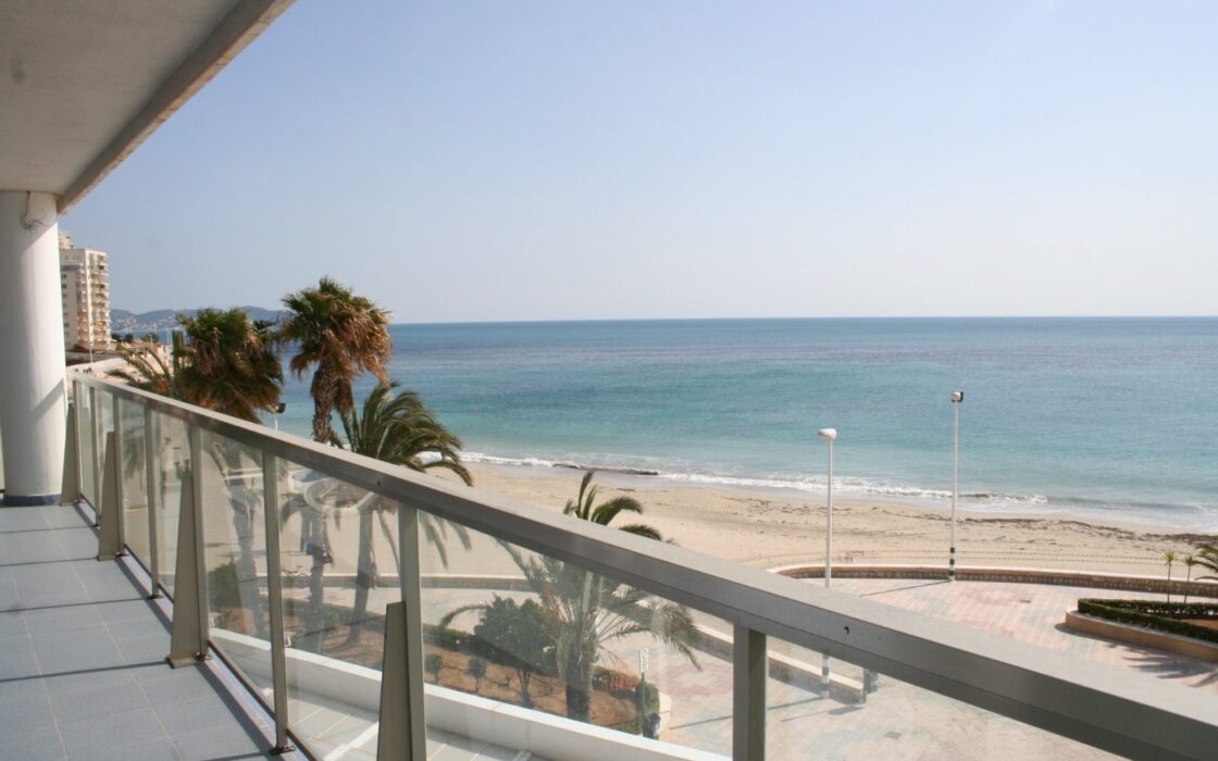 Апартаменты 133 кв.м в Кальпе у моря с террасой и видом