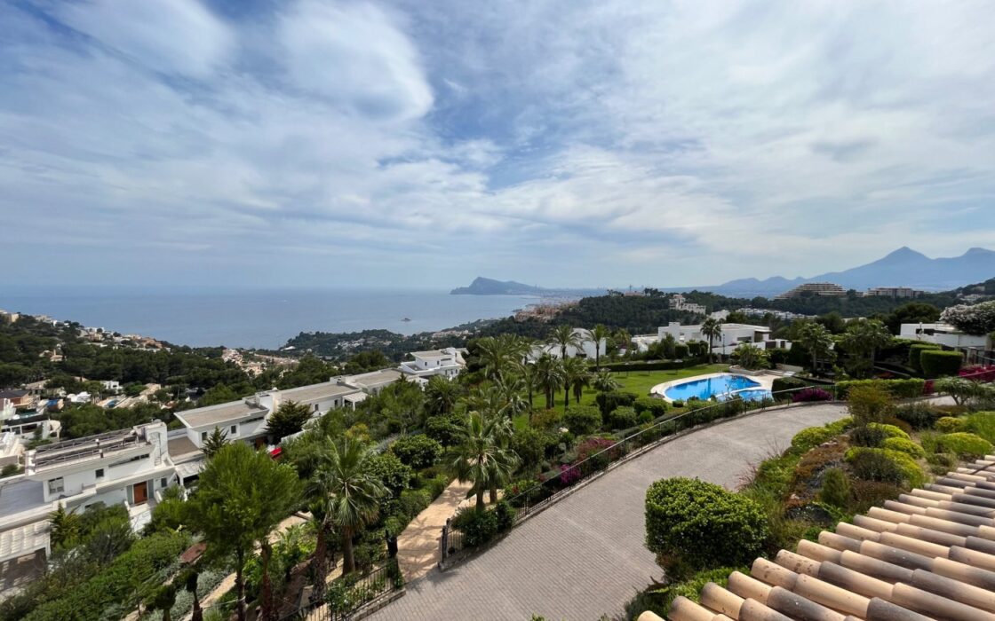 Ексклюзивна квартира 273 кв.м з видом на море в Альтеа