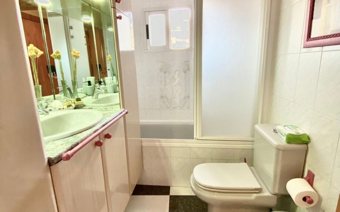 Двокімнатна квартира в Бенідормі 50 м від моря з ремонтом