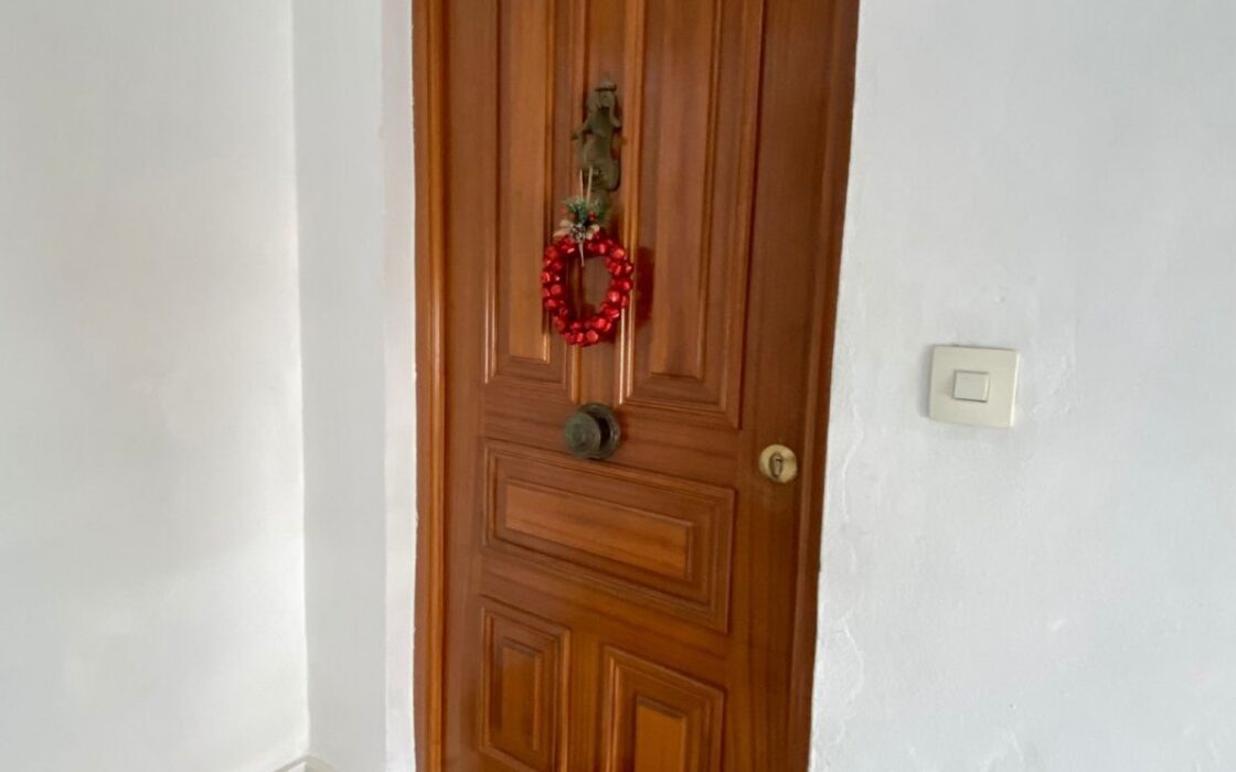 Двокімнатна квартира в Бенідормі 50 м від моря з ремонтом