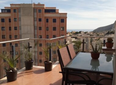 Апартаменты в Кальпе 120 кв.м с террасами и видом на море