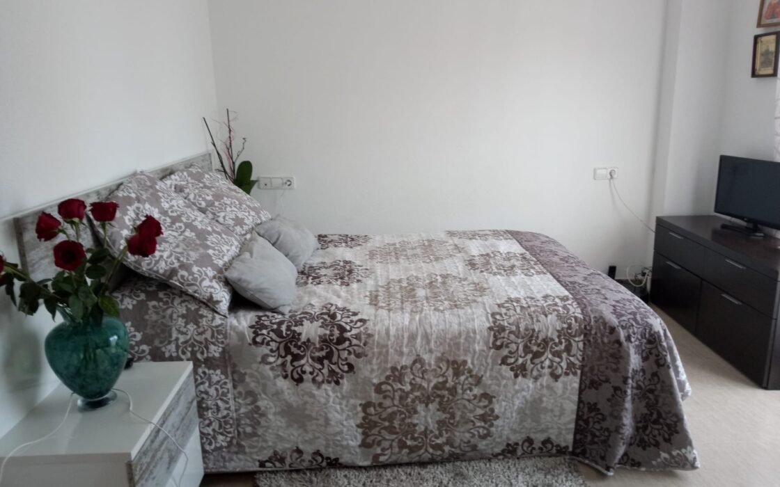 Апартаменты в Кальпе 120 кв.м с террасами и видом на море