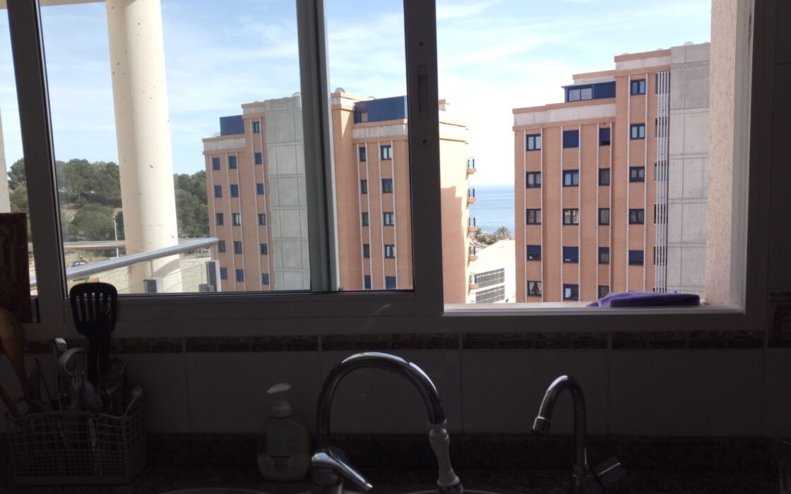 Апартаменты в Кальпе 120 кв.м с террасами и видом на море