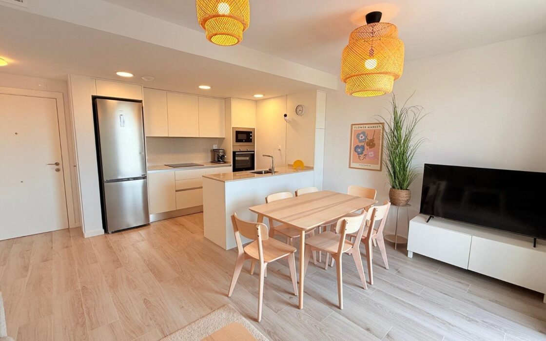 Современная квартира в Дении с террасой у моря 62 кв.м