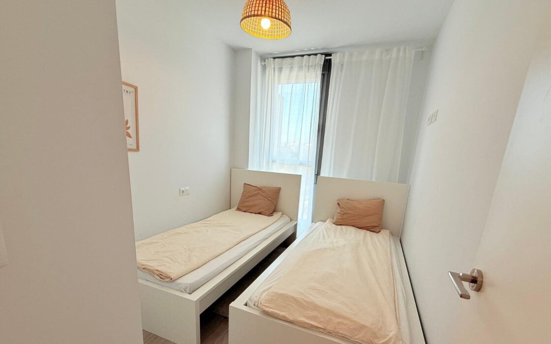 Современная квартира в Дении с террасой у моря 62 кв.м