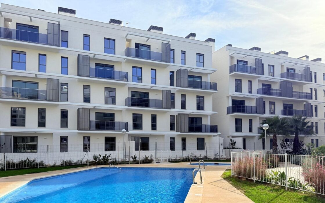 Современная квартира в Дении с террасой у моря 62 кв.м