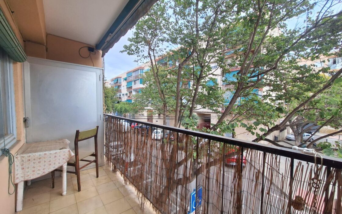 Апартаменты в Аликанте с террасой 81 кв.м 3 комнаты