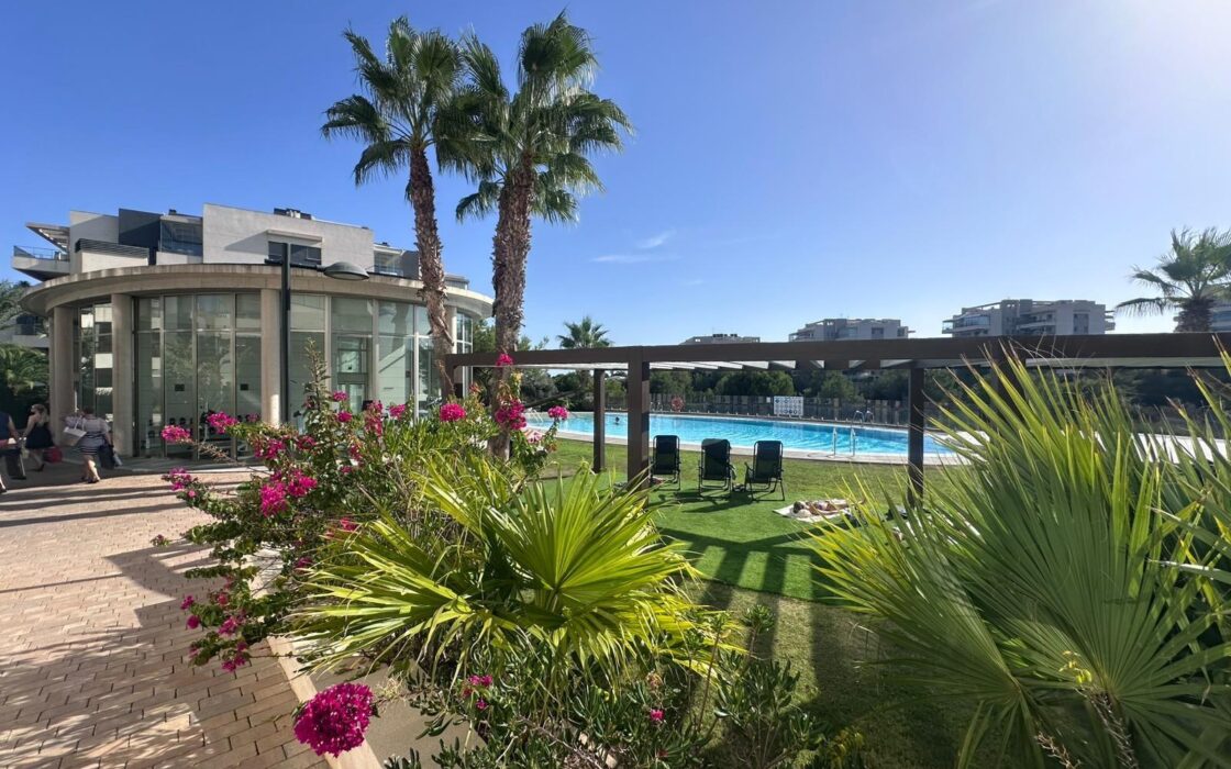 Купить 2-комнатные апартаменты в Ориуэла Коста с террасой