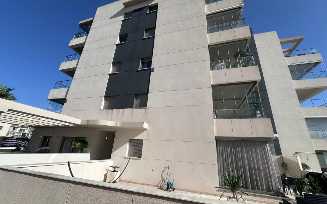 Купить 2-комнатные апартаменты в Ориуэла Коста с террасой