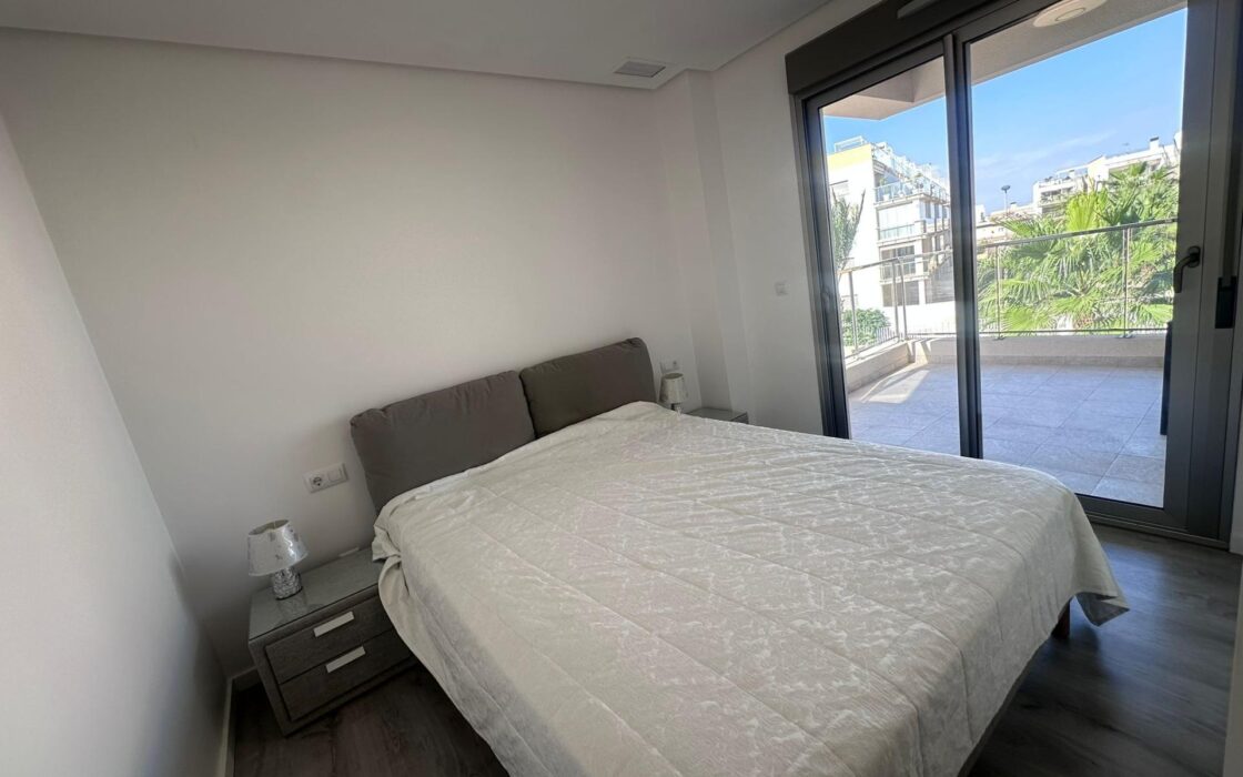 Купить 2-комнатные апартаменты в Ориуэла Коста с террасой