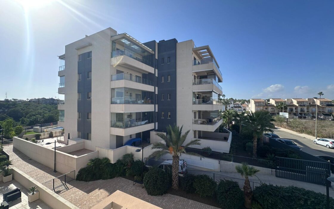 Купить 2-комнатные апартаменты в Ориуэла Коста с террасой