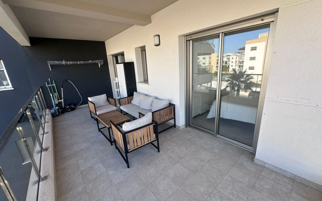 Купить 2-комнатные апартаменты в Ориуэла Коста с террасой