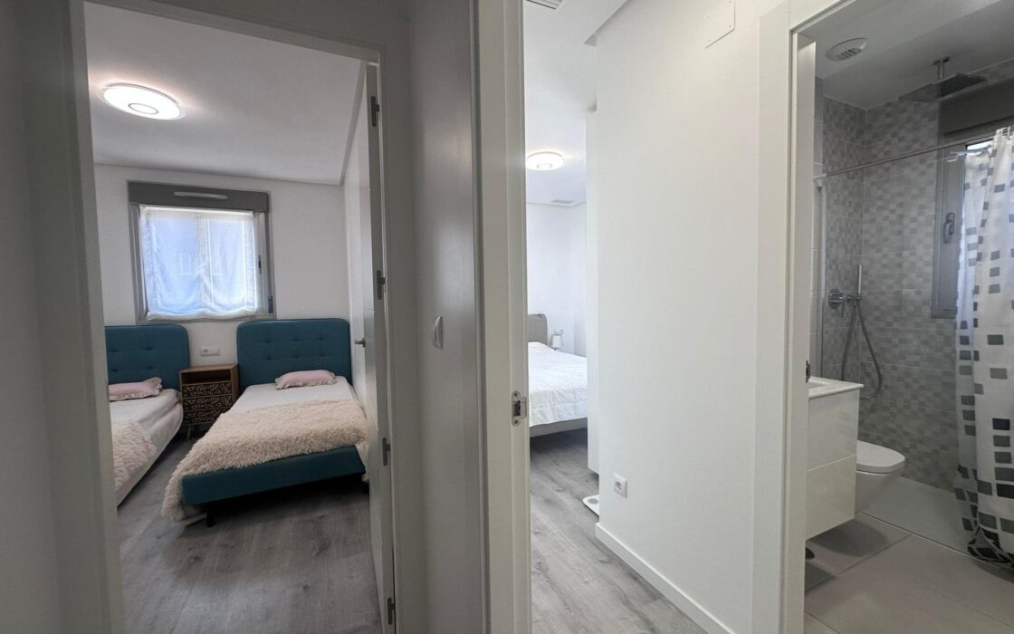 Купить 2-комнатные апартаменты в Ориуэла Коста с террасой