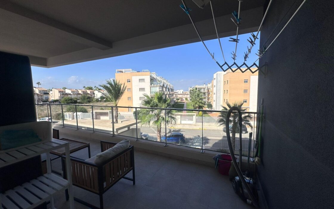 Купить 2-комнатные апартаменты в Ориуэла Коста с террасой