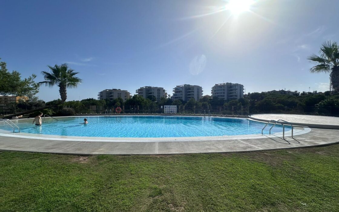 Купить 2-комнатные апартаменты в Ориуэла Коста с террасой