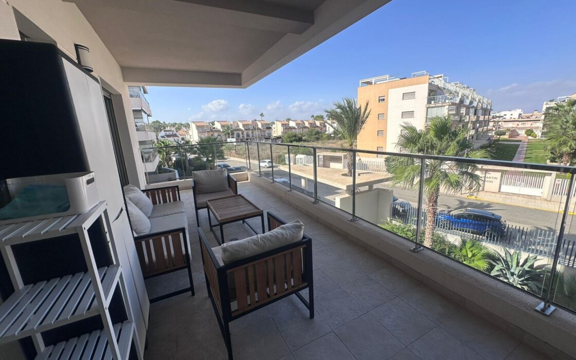 Купить 2-комнатные апартаменты в Ориуэла Коста с террасой