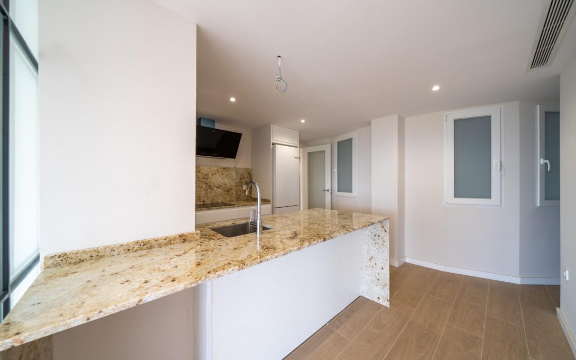 Апартаменты в Аликанте 200 кв.м с видом на море и террасой