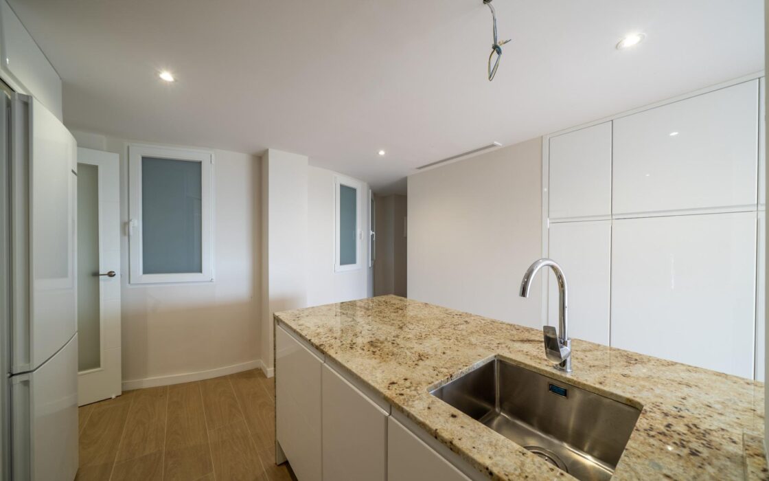 Апартаменты в Аликанте 200 кв.м с видом на море и террасой