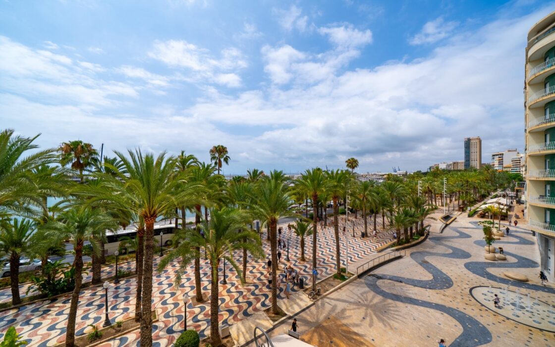 Апартаменты в Аликанте 200 кв.м с видом на море и террасой